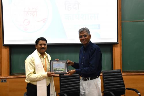 Indian Institute of Management (IIM) Jammu Organizes One Day Hindi Workshop/भारतीय प्रबंधन संस्थान (IIM) जम्मू में  एक दिवसीय हिंदी कार्यशाला का आयोजन किया गया 